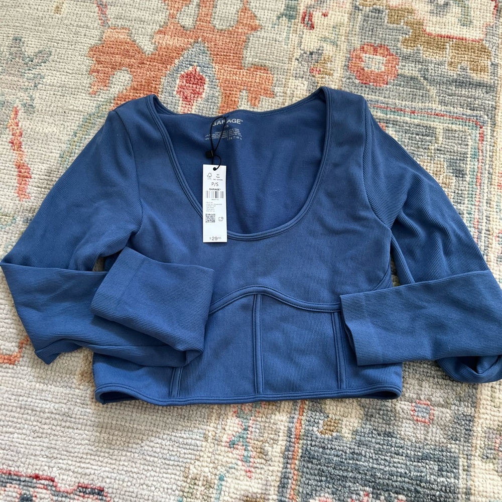 Seamless long sleeve garage top with tags still on